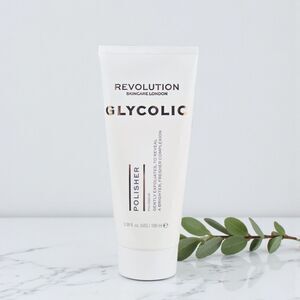 REVOLUTION Skincare Glycolic Polisher Gentle Exfoliating Face Scrub 100ml NEW